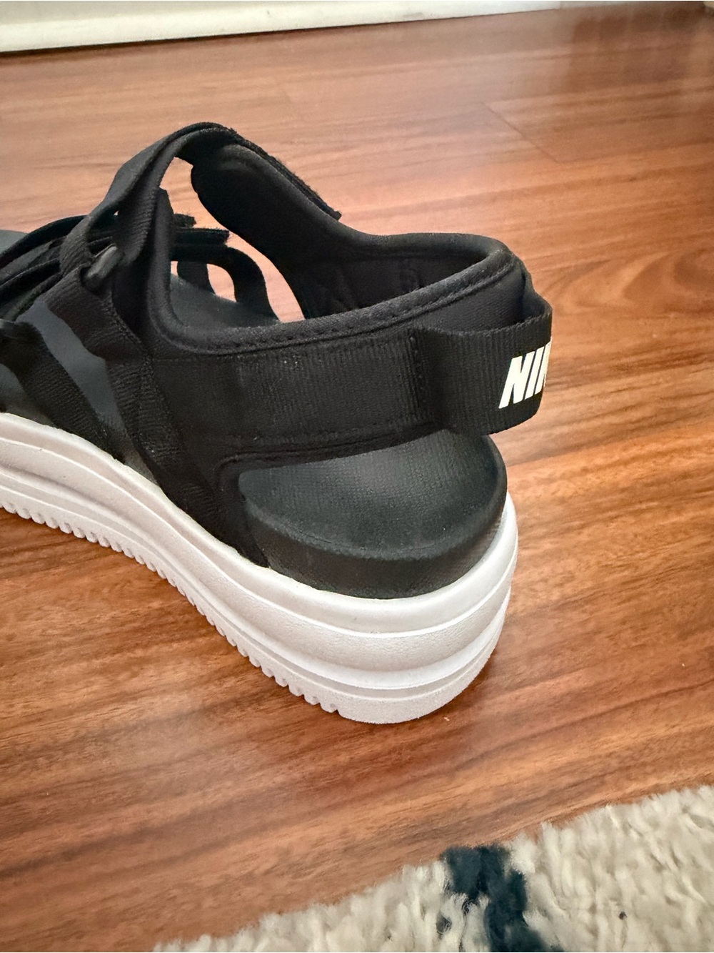 Nike Icon Classic Platform Sandal - Picture 7 of 8